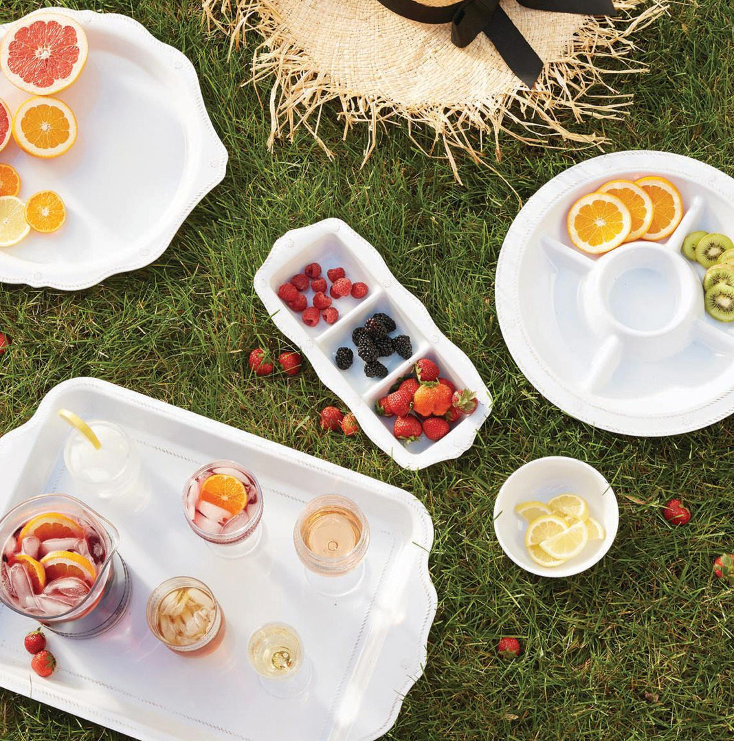 B&T MELAMINE 24" HANDLED TRAY MA07/100