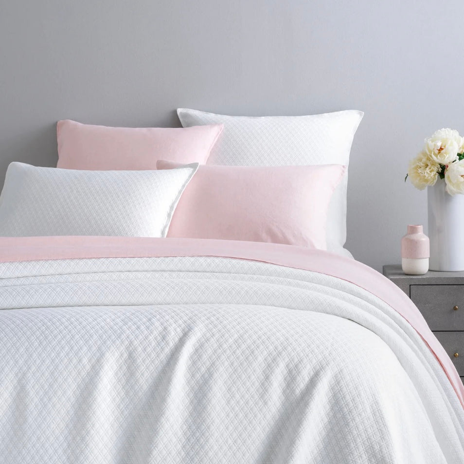 DIAMOND MATELASSE WHITE KING COVERLET